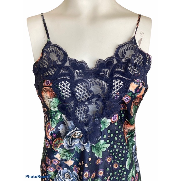 Vintage Victoria's Secret Gold Label Satin Floral Slip Chemise Navy  Lace Sz M - Picture 2 of 7